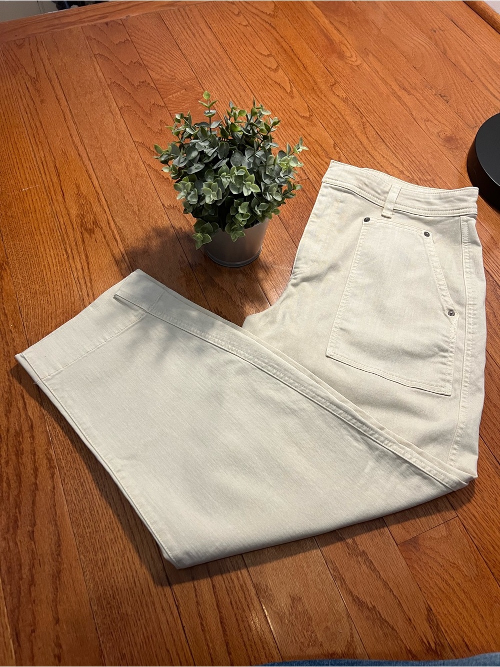 GAP Barrel Leg Pants in Light Cream